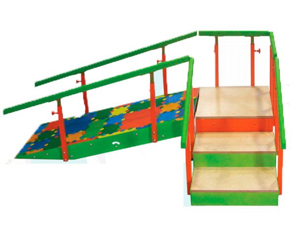 Escalera Infantil con rampa. Tres escalones con pasamanos regulables