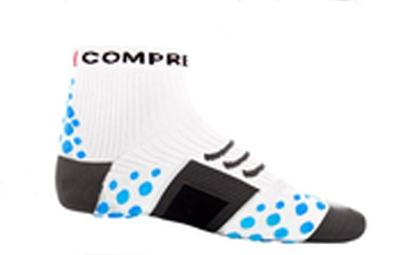 Calcetín ultratécnico Alto Compressport color Blanco-Azul (Oferta últimos pares)