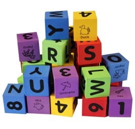 Set de 30 cubos de foam de abecedario y números