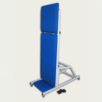 Plano inclinado Kinefis de dos cuerpos con respaldo abatible y trendelemburg, pie extraíble y varillas para cinchado Plano inclinado Kinefis de dos cuerpos con respaldo abatible y trendelemburg, pie extraíble y varillas para cinchado