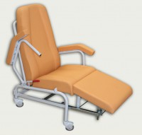 Sillón ergonómico clínico Geriátrico Kinefis Dynamic con asiento, respaldo y reposabrazos abatibles, cuatro ruedas giratorias Sillón ergonómico clínico Geriátrico Kinefis Dynamic con asiento, respaldo y reposabrazos abatibles, cuatro ruedas giratorias