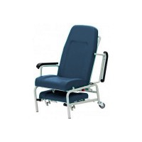 Sillón clínico y geriátrico para pacientes: Estructura en acero de gran robustez, respaldo abatible y ruedas que facilitan el transporte Sillón clínico y geriátrico para pacientes: Estructura en acero de gran robustez, respaldo abatible y ruedas que facilitan el transporte