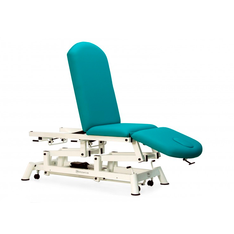 Camilla eléctrica para osteopatía: tres cuerpos, con respaldo reclinable en negativo, portarrollos, tapón facial y ruedas escamoteables